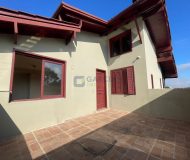Casa com 190m², 4 dormitórios, 2 vagas no bairro Jardim Leopoldina em Porto Alegre