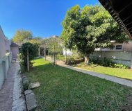 Casa com 190m², 4 dormitórios, 2 vagas no bairro Jardim Leopoldina em Porto Alegre