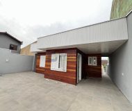 Casa com 130m², 3 dormitórios, 1 suíte, 2 vagas no bairro Costa e Silva em Porto Alegre