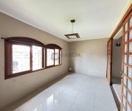 Casa com 24m², 4 dormitórios, 4 vagas no bairro Sarandi em Porto Alegre