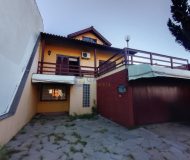 Casa com 250m², 3 dormitórios, 1 suíte, 2 vagas no bairro Sarandi em Porto Alegre