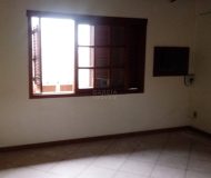 Casa com 260m², 4 dormitórios, 1 suíte, 1 vaga no bairro Jardim Planalto em Porto Alegre