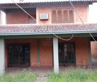 Casa com 260m², 4 dormitórios, 1 suíte, 1 vaga no bairro Jardim Planalto em Porto Alegre