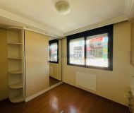 Apartamento com 80m², 3 dormitórios, 1 suíte, 2 vagas no bairro Passo da Areia em Porto Alegre