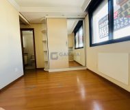 Apartamento com 80m², 3 dormitórios, 1 suíte, 2 vagas no bairro Passo da Areia em Porto Alegre