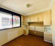 Apartamento com 80m², 3 dormitórios, 1 suíte, 2 vagas no bairro Passo da Areia em Porto Alegre