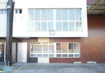 Depósito com 802m², 5 vagas no bairro Sarandi em Porto Alegre