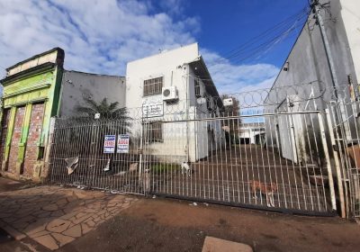 Casa com 108m², 2 dormitórios no bairro Floresta em Porto Alegre