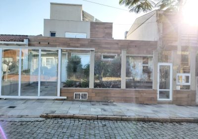 Casa com 280m², 3 dormitórios, 1 suíte, 2 vagas no bairro Jardim Itu Sabará em Porto Alegre