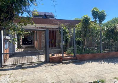 Casa com 70m², 3 dormitórios, 2 vagas no bairro Jardim Sabará em Porto Alegre