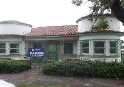 Casa com 300m², 4 dormitórios, 1 suíte, 1 vaga no bairro Chácara das Pedras em Porto Alegre