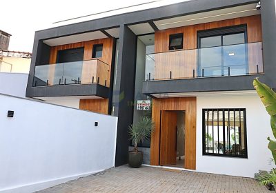 Casa com 132m², 3 dormitórios, 1 suíte, 1 vaga no bairro São Sebastião em Porto Alegre