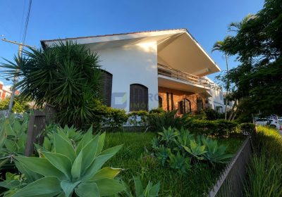 Casa com 500m², 6 dormitórios, 6 suítes, 2 vagas no bairro Chácara das Pedras em Porto Alegre