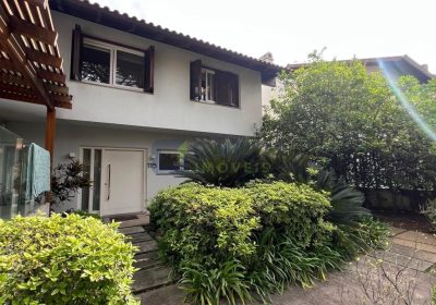 Casa com 450m², 2 dormitórios, 2 suítes, 4 vagas no bairro Boa Vista em Porto Alegre