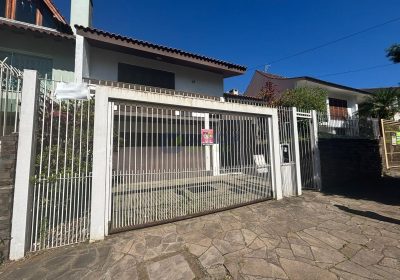 Casa com 240m², 4 dormitórios, 1 suíte, 3 vagas no bairro Jardim Itu em Porto Alegre
