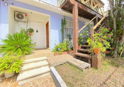 Casa com 188m², 4 dormitórios, 2 vagas no bairro Sarandi em Porto Alegre