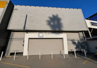 Loja com 685m², 7 vagas no bairro Sarandi em Porto Alegre