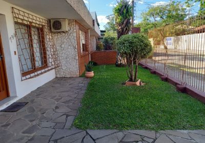 Casa com 207m², 3 dormitórios, 1 suíte, 2 vagas no bairro Sarandi em Porto Alegre