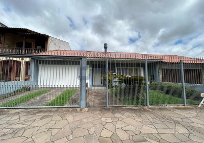 Casa com 204m², 3 dormitórios, 1 suíte, 4 vagas no bairro Jardim Planalto em Porto Alegre