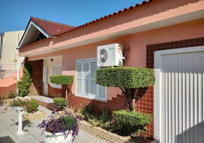 Casa com 161m², 3 dormitórios, 1 suíte, 3 vagas no bairro Jardim Ingá em Porto Alegre