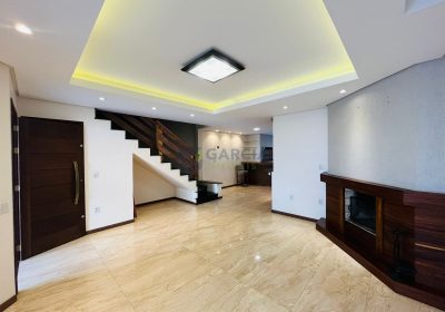 Casa com 200m², 3 dormitórios, 1 suíte, 2 vagas no bairro São Sebastião em Porto Alegre