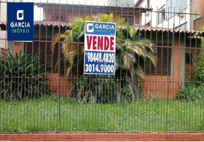 Casa com 260m², 4 dormitórios, 1 suíte, 1 vaga no bairro Jardim Planalto em Porto Alegre