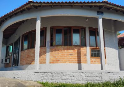 Casa com 80m², 2 dormitórios, 2 vagas no bairro Rubem Berta em Porto Alegre
