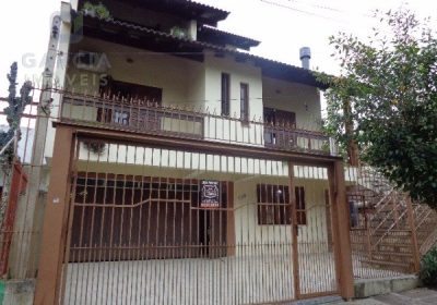 Casa com 266m², 3 dormitórios, 1 suíte, 6 vagas no bairro Parque Santa Fé em Porto Alegre