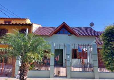 Casa com 156m², 3 dormitórios, 2 vagas no bairro Sarandi em Porto Alegre