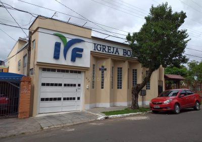 Casa com 53m², 3 dormitórios, 2 suítes no bairro Rubem Berta em Porto Alegre