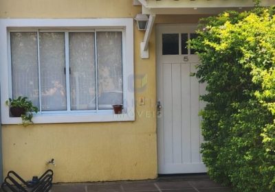 Casa com 66m², 2 dormitórios, 1 vaga no bairro Sarandi em Porto Alegre