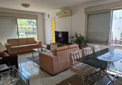 Casa com 188m², 3 dormitórios, 1 suíte, 3 vagas no bairro Jardim Itu Sabará em Porto Alegre