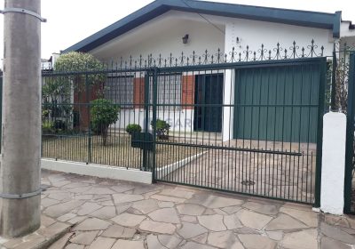 Casa com 220m², 3 dormitórios, 1 suíte, 3 vagas no bairro Sarandi em Porto Alegre