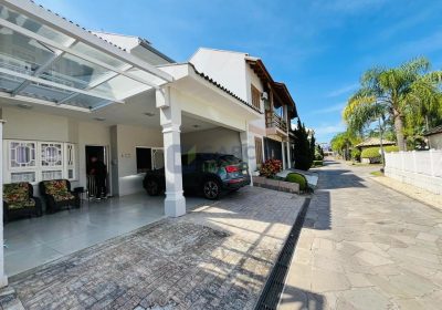 Casa em Condomínio com 208m², 3 dormitórios, 1 suíte, 2 vagas no bairro Ecoville em Porto Alegre