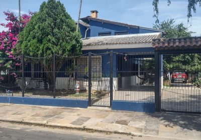 Casa com 356m², 3 dormitórios, 1 suíte, 2 vagas no bairro Sarandi em Porto Alegre