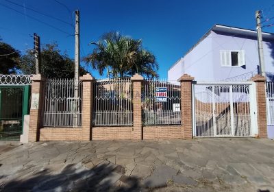 Casa com 220m², 3 dormitórios, 1 suíte, 2 vagas no bairro Sarandi em Porto Alegre