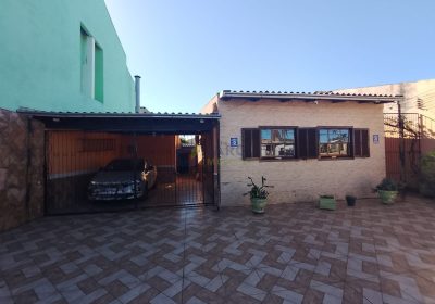 Casa, 3 dormitórios, 2 vagas no bairro Sarandi em Porto Alegre