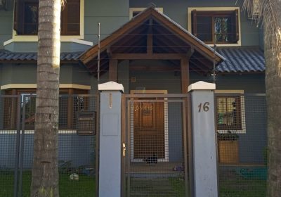 Casa com 332m², 4 dormitórios, 2 suítes, 4 vagas no bairro Ecoville em Porto Alegre