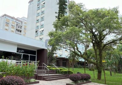 Apartamento com 113m², 3 dormitórios, 1 suíte, 1 vaga no bairro Jardim Lindóia em Porto Alegre
