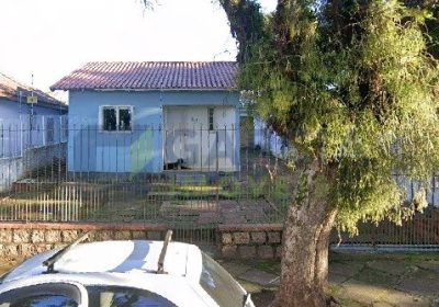 Casa com 99m², 2 dormitórios, 4 vagas no bairro Parque Minuano em Porto Alegre