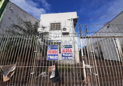 Casa com 108m², 2 dormitórios no bairro Floresta em Porto Alegre