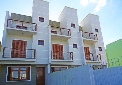 Casa com 152m², 3 dormitórios, 1 suíte, 2 vagas no bairro Parque Santa Fé em Porto Alegre