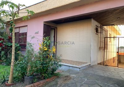 Casa com 250m², 3 dormitórios, 2 vagas no bairro Parque Minuano em Porto Alegre