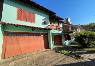 Casa com 362m², 5 dormitórios, 1 suíte, 5 vagas no bairro Jardim Itu em Porto Alegre