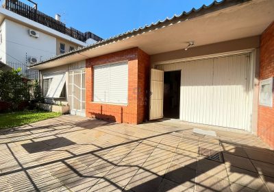 Casa com 200m², 4 dormitórios, 1 suíte, 2 vagas no bairro Jardim Lindóia em Porto Alegre