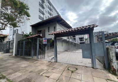 Casa com 280m², 4 dormitórios no bairro Cristo Redentor em Porto Alegre
