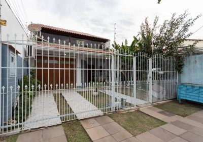 Casa com 190m², 3 dormitórios, 1 suíte, 2 vagas no bairro Rubem Berta em Porto Alegre