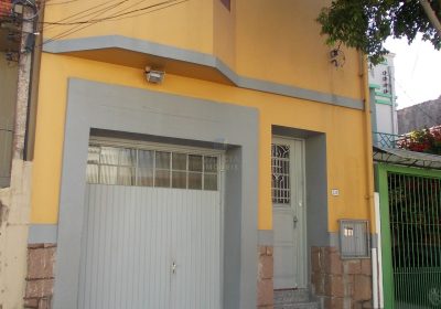 Casa com 160m², 3 dormitórios, 1 suíte, 2 vagas no bairro São Geraldo em Porto Alegre