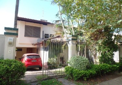 Casa com 220m², 3 dormitórios, 2 vagas no bairro Jardim Itu em Porto Alegre