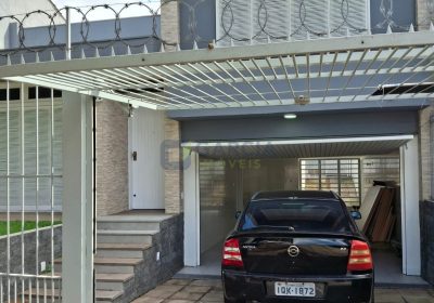 Casa com 228m², 3 dormitórios, 1 suíte, 4 vagas no bairro Vila Ipiranga em Porto Alegre